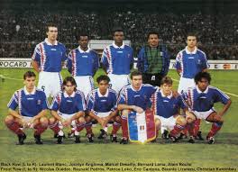 1998 كأس العالم fifa فرنسا فرنسا المنتخب الوطني لكرة القدم ، أكل الحيوانات الصغيرة الزبادي, الشعار, الفقاريات, صور عيد ميلاد سعيد ناقل png. View Ù…Ù†ØªØ®Ø¨ ÙØ±Ù†Ø³Ø§ Ù„ÙƒØ±Ø© Ø§Ù„Ù‚Ø¯Ù… Ø§Ù„Ù„Ø§Ø¹Ø¨ÙˆÙ† Gif Osterhasen
