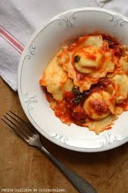 Petite Cuillere Et Charentaises Ravioli Alla Ricotta Mustia Ravioli De Ricotta Fumee Alimentation Cuisine Et Boissons Recette