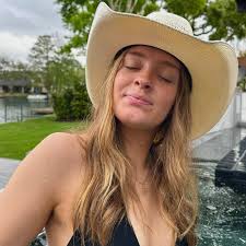 Sarah Parker (@sarah.eliz.parker) • Instagram photos and videos