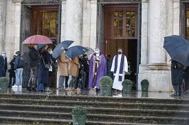 O funeral está agendado para amanhã. Emocao E Aplausos No Ultimo Adeus A Sara Carreira Veja As Imagens