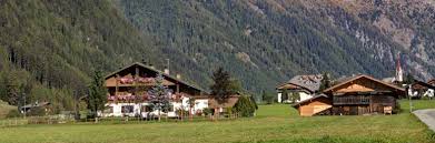 Das gemeindegebiet reicht dabei bis zum tuxer hauptkamm auf eine höhe von über 3000 m. Vals In Der Ferienregion Jochtal Gitschberg Jochtal Im Eisacktal Sudtirol