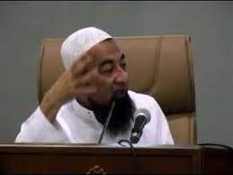 Saya berpendapat bahwa perbuatan demikian hukumnya haram dan wajib untuk melarangnya. Ust Azhar Idrus Cukur Merapi Kening Youtube