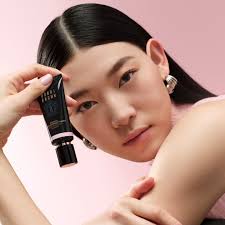 快速打造玫瑰光澤妝容的必備之選】 🌞 早上趕時間？底妝都可以快靚正！ Bobbi Brown【蟲草抗氧修護精華底霜#ROSY 玫瑰粉色】 ✨  一瓶兼具護膚與妝前打底功效，輕鬆打造理想底妝！