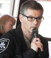 Deputy's homecoming: Crowd welcomes Dean Burdick home following medical  emergency