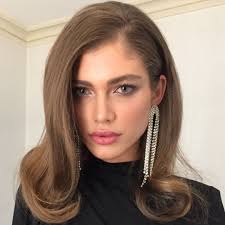 The first transgender model to make the cover of french vogue. Osszegyurt Uttoro Hasonlo Valentina Sampaio Insta Queyraslibre Com