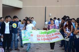 Navegando en la red de oración, twittea la abundante redención”