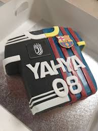 Round up your cart with a juventus jersey 2019/20. Bakeaholic Half And Half Jersey Cake For My Football Facebook