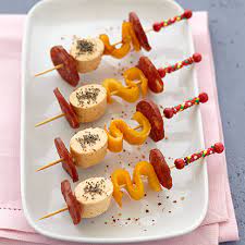 Voici des recettes partagées par les gourmets du club chef simon et bien entendu les techniques du chef ! Brochettes Espagnoles Au Fromage Frais Et Piment Doux Recette Au Fromage Recette Recette Tapas Espagnol Recette Apero Dinatoire Facile Recette Apero Dinatoire