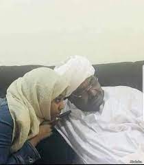 استجد على المسلمين في عصرنا هذا مسائل جديدة لم يعهدوها من قبل، وهم لا يجدون لها صريح حكم في الفقه الإسلامي. Ù…Ù†Ø²Ù„ ØµÙ„Ø§Ø­ Ù‚ÙˆØ´ Ø­Ø±Ø³ ØµÙ„Ø§Ø­ Ù‚ÙˆØ´ ÙŠØ«ÙŠØ± Ø£Ø²Ù…Ø© ÙÙŠ Ø§Ù„Ø³ÙˆØ¯Ø§Ù† Ù‡Ø°Ø§ Ù…Ø§ ÙØ¹Ù„Ù‡ Ø¹Ù†Ø¯ ØµÙ„Ø§Ø­ Ø¹Ø¨Ø¯Ø§Ù„Ù„Ù‡ Ù‚ÙˆØ´ Ø±Ø¦ÙŠØ³ Ø¬Ù‡Ø§Ø² Ø§Ù„Ø£Ù…Ù† ÙˆØ§Ù„Ù…Ø®Ø§Ø¨Ø±Ø§Øª Ø§Ù„Ø³Ø§Ø¨Ù‚ ÙƒØ´ÙØª Ø§Ù„Ù†ÙŠØ§Ø¨Ø© Ø§Ù„Ø¹Ø§Ù…Ø© Ø§Ù„Ø³ÙˆØ¯Ø§Ù†ÙŠØ© Ø§Ù„Ø«Ù„Ø§Ø«Ø§Ø¡ Ø¹Ù† ØªØµØ¯ÙŠ