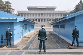 Rok Army Mps Face Into North Korea From The South Korean Side Of Un Military Armistice Commission Buildin Republica De Corea Cuerpos De Seguridad Corea Del Sur