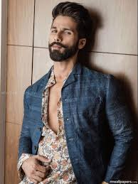 Shahid Kapoor Net Worth 2020 How Much Is Shahid Kapoor Worth Handsome Indian Men Indian Men Fashion Shahid Kapoor