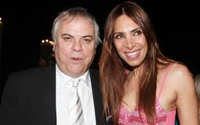 Πατέρας για δεύτερη φορά θα γίνει ο λεωνίδας καλφαγιάννης, σύμφωνα με δημοσίευμα της real life. Apo To Magazi Moy Agorasan Ta Epipla Toy Gamoy O Giwrgos Polyxronioy Me Thn Magky Xaralampidoy