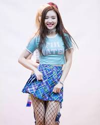 Nayeon Now If You Want A Perfect Place For A Bit Of Product Placement Advertising Seems Like Fiji Water Has Hit The Jackpot Ker Ch Nayeon Coreana K Pop