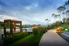 Hong leong bank provides an excellent professional work environment and has a build in structure for staff development program. About Us Guocoland Corporate
