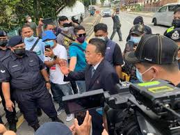 Timbalan menteri luar datuk seri reezal merican mengesahkan 11 warga malaysia yang dihalang keluar dari korea utara berada dalam keadaan selamat.untuk. Malaysia Akan Terima Akibat Kata Konsulat Korea Utara
