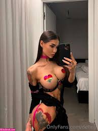 Elizabeth Definhy Photos 1 - Ibradome