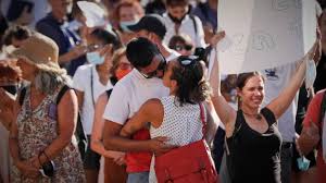 Jun 13, 2021 · la plaza de colón de madrid será escenario hoy de una manifestación contra los indultos a los líderes del proceso independentista catalán. Besos Y Abrazos En La Manifestacion En Contra Del Uso De Mascarillas Que Defendia Miguel Bose