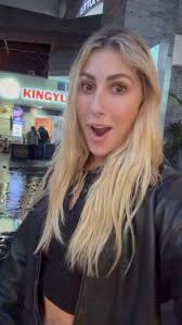 I just love the holidays!!! And I'm officially stepping into the holiday  spirit, I heard a lot of YUMMY things about Paris Baguette's Cinnamon Sugar  Churro Latte handcrafted with @lavazzausa paired with