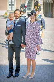 Prinzessin sofia von schweden gibt ein beispiel, wie man in der zeit der pandemie helfen kann?! Prinzessin Sofia Von Schweden Die Schonsten Looks Ihrer Schwangerschaft Stern De