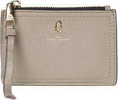 Buy marc jacobs wingman card zip wallet, cognac multi and other card cases at amazon.com. Amazon Com Marc Jacobs Top Zip Multi Wallet Cement One Size Shoes