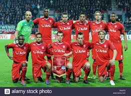 This transfer statistic shows the compact view of the most expensive signings by twente fc in the 94/95 season. Die Fussball Mannschaft Des Fc Twente Enschede Posiert Fur Ein Gruppenbild Auf Dem Platz Vor Der Europa League Von Sechzehn Fussballspiel Zwischen Twente Enschede Und Fc Schalke 04 In Das Stadion De Grolsch