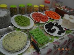 Hari raya aidilfitri sees families and friends seeking forgiveness from each other, visiting ancestors' graves, saying prayers at the mosque and visiting. Rumah Juadah Rumah Terbuka Hari Raya Aidilfitri
