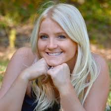 Traci Curran's Instagram, Twitter & Facebook