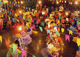 A festa junina é uma das maiores tradições culturais do brasil. Paroquia De Brasilia Realiza Primeira Festa Junina Online 3 Talheres