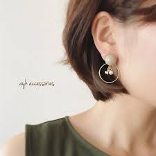 パールとビーズのフープイヤリング グレー ゴールド 粘土のイヤリング イヤリング レジン ピアス 冬