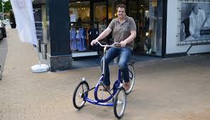 Hierbei steht ihnen eine enorme bandbreite an möglichen teilen zur verfügung, von unterschiedlichen naben über felgen bis zu den speichen und schließlich den passenden reifen. Dreirader Fur Erwachsene Das Zeichnet Ein Frontdreirad Aus