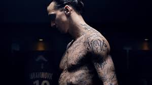 Anyone who follows zlatan ibrahimovic on instagram, or is simply just a fan, will have seen the those tattoos have gone now, these people are still here. Zlatan Ibrahimovic Tattoos Names Of 50 Hungry People On His Torso