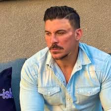 Carissa Warner's Instagram, Twitter & Facebook