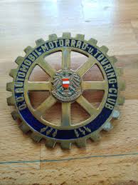 The emblems of the international red cross and red crescent movement, under the geneva conventions, are to be placed on humanitarian and medical vehicles and buildings, and to be worn by medical personnel and others carrying out humanitarian work. Plakette Automobilclub Osterreich Austria Emblem Plakette Catawiki