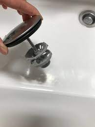 セリアで発見 めんどうな 洗面台の排水口掃除 を楽にしてくれるアイテム お掃除 便利グッズ お掃除の裏技