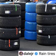 Each team selects the pit when the tires have been replaced they repeat the process on the left side. Nascar On Nbc Can Rain Tires Eventually Be Used On The Facebook