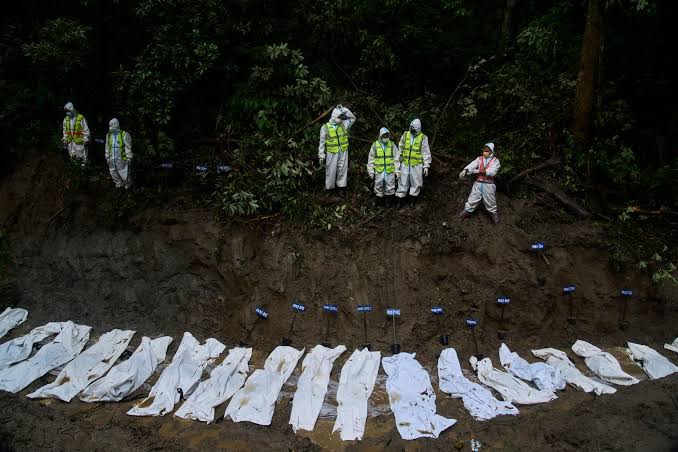 Symbolic funerals held in Nepal for those feared lost as some missing tourists make contact | Nation & World | springfieldnewssun.com