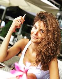 Ceylan'ın estetistiksiz hali diye estetikli halini koymuşlar. Derya Ulug Makyajsiz Fotografiyla Sosyal Medyayi Salladi Bu Ne Hal