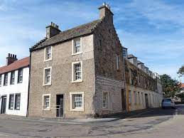 the shell house or buckie house is decorated with scallop shells and whelks and in the mid 1800s was the home of ale fife coastal path sand castle shell house