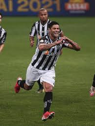 Yuri edmundo / reuters com o triunfo, o galo chegou aos 16 pontos, superando todos os times das outras chaves. Atletico Mg Bate Corinthians E Web Elege Hulk Heroi E Jo Vilao