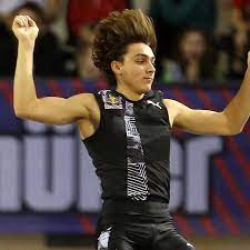 When american vaulter jennifer stuczynski cleared 4.80m, yelena answered with a world record vault at 5.05 meters. Mondo Duplantis Breaks Own Pole Vault World Record With 6 18m Clearance Athletics The Guardian
