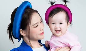 Con song sinh của Sam và chồng Hàn Quốc