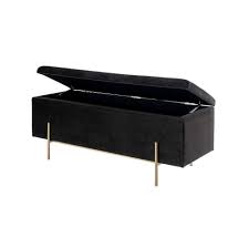 Il n'est pas toujours facile de garder une chambre ou un séjour bien en ordre tout simplement en raison d'un les bancs coffres permettent également à vos enfants d'apprendre à ranger leurs affaires avant d'aller au lit. Banquette Coffre En Velours Noir Et Metal Dore Chris Maisons Du Monde