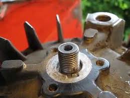 Le moteur est encore entrainer par la boite de vitesse donc je suis dans les tours mais sa par moment je peut rouler pendant un bon quart d'heure/une demi heure sans que le moteur coupe et d'autre moment je fais un peine un petit tour de. Montage Clavette Volant Magnetique Tondeuse Panne Allumage Tecumseh Clavette Youtube