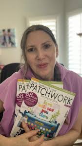 Gewöhnliches in Außergewöhnliches verwandeln Seit nun fast 40 Jahren macht  die Textilkünstlerin Tracy Krumm Textiles zu Textilien. Mehr darüber in der  aktuellen Patchwork Professional. 🔵 Turning the ordinary into the  extraordinary For