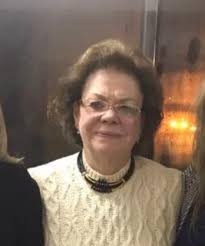 Família Marcondes Teixeira na Fazenda Sabiá, Goioxim, aproximadamente 1946.  Tendo à frente a matriarca Eponina "Nhãnhã" Marcondes Teixeira, descendente  direta das tradicionais famílias colonizadoras de Guarapuava.