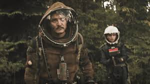 Sophie thatcher é uma atriz americana. New Trailer For Pedro Pascal S Great Sci Fi Western Prospect Which Is Now On Netflix Geektyrant