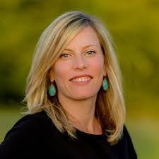 Elisa Austin's Instagram, Twitter & Facebook