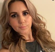 Brandi passante makes her way to the ring wearing a floral print satin brandi secures jenelle's wrists to the torture rack of death, the bell rings and brandi passante is. Storage Wars Brandi Passante Jarrod Schulz Reunite At Public Sale Hollyzone