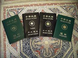 3.申请人有效护照和居留证件原件及复印件； 4.申请人的结婚证件原件及复印件； 5.中国驻外使领馆认为应当提供的其他材料。 （一）申请人完整填写的无配偶证明申请表； （二）申请人有效护照和居留证件原件及复印件； （三）中国驻外使领馆认为应当提供的其他材料. å›¾ å°æ¹¾æŠ¤ç…§æœ‰å¤šå°'ä¸ªç‰ˆæœ¬ 1