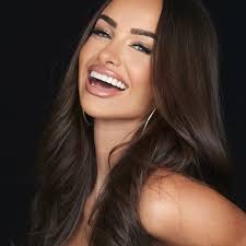 Alexandra Abbate (@alexabbate) • Threads, Say more